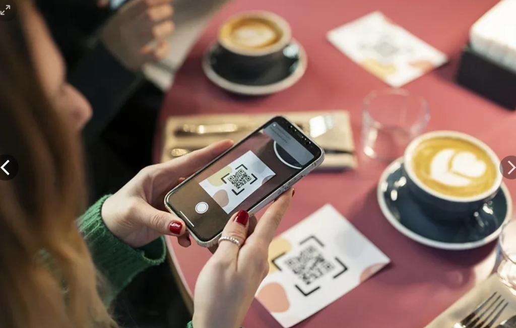 Цифровое меню для кафе по QR-коду: зачем оно нужно бизнесу в 2026 году
